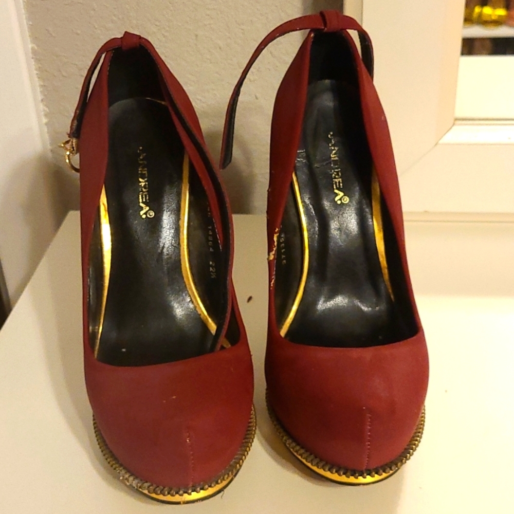Andrea burgundy pumps